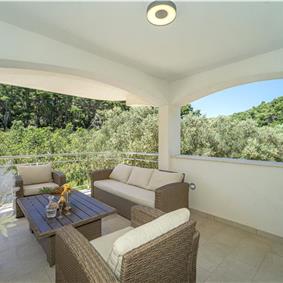 6 Bedroom Beachfront Villa with Heated Pool near Vela Luka on Korcula Island, Sleep 12